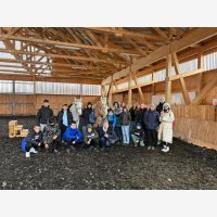 VII. Lovarda látogatás - Vizită la centrul de echitație